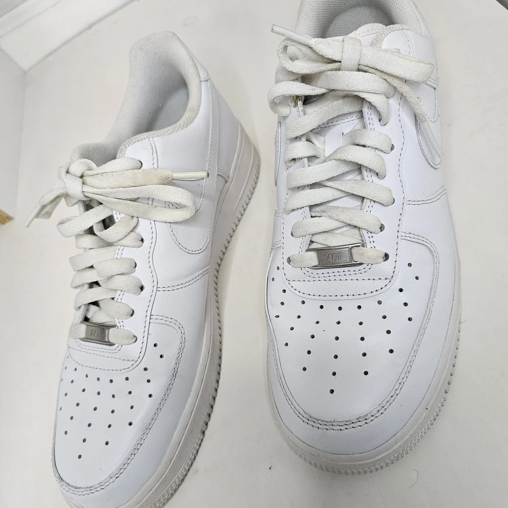 Nike White Athletic Shoes - Picture 16 of 16
